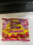 02333 / 1Rs STRAWBERRY TATOO TOFFEE CHOCLATE  /MRP 50 /DP 26 /BOX 40 JAR