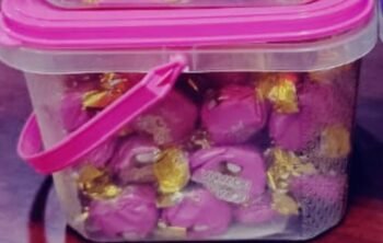 00947 /5Rs DOVANA STRAWBERRY FLAVOUR  CHOCOCLATE (5 RS PREMIMUM CHOCCOLATE ) MRP 350 / DP 195 BOX 12 JAR